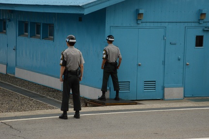 ROK Guards on border1